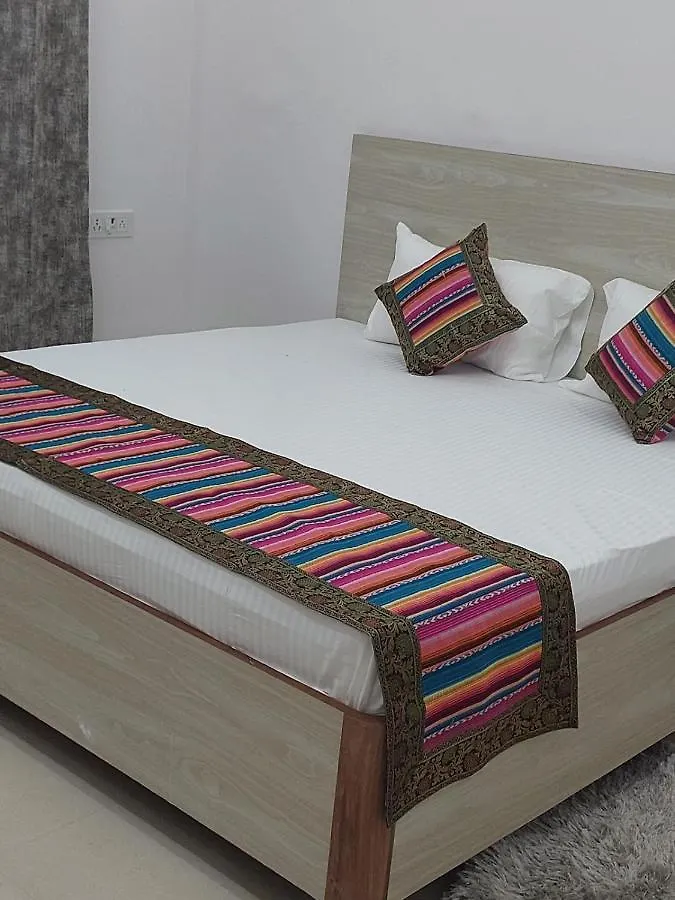 5 Petals Hotel Varanasi Guest house