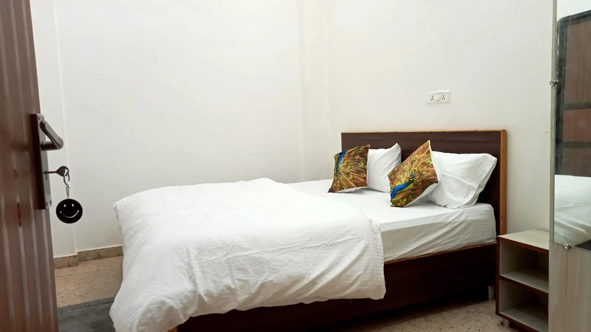 5 Petals Hotel Varanasi Guest house